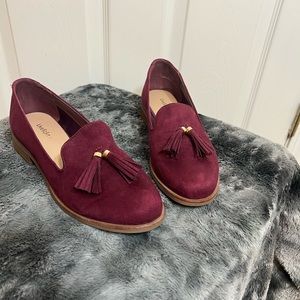 Maroon loafers with tassels, size 8.5